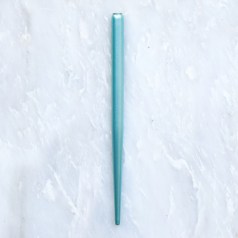 This straight pen features a pearly turquoise finish!